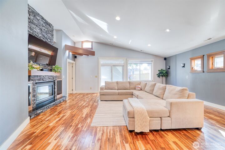 Property Photo: 112 K Street SE WA 98002