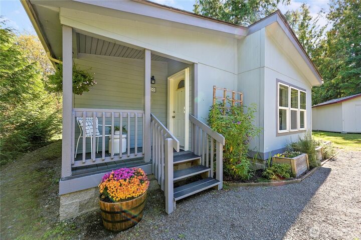 Property Photo:  400  Madrona Way  WA 98382 