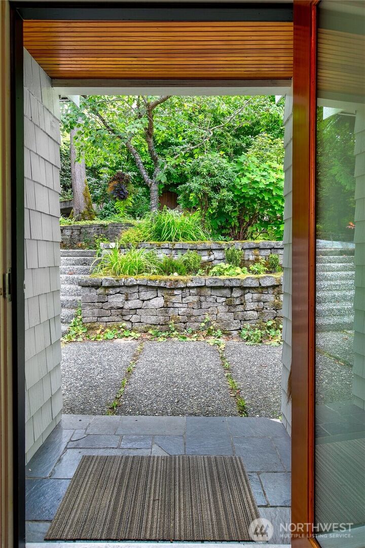 Property Photo:  1522 E Interlaken Boulevard  WA 98112 