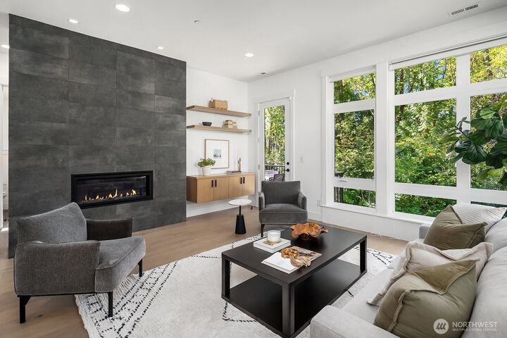 Property Photo:  4255  216th Place SE  WA 98029 