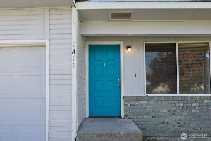 Property Photo: 1809 -1811 N Regal Street WA 98926
