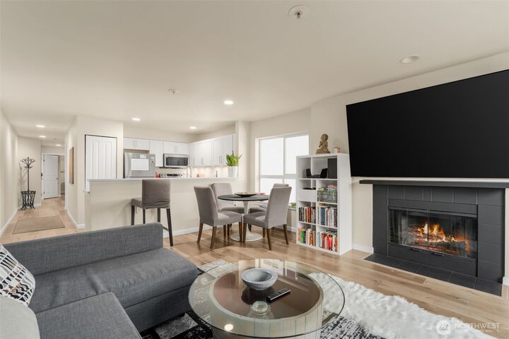 Property Photo:  1504  Aurora Avenue N 101  WA 98109 