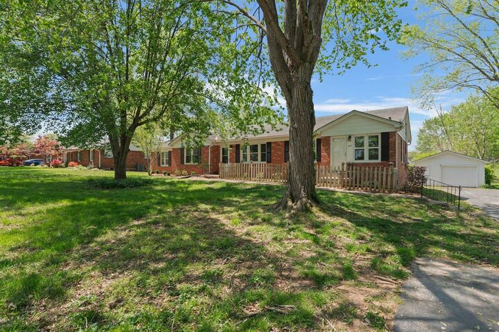 Property Photo:  225 Maplemere Drive  KY 42103