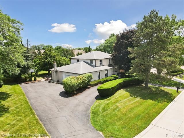 Property Photo:  31122 Perrys Crossing  MI 48331 