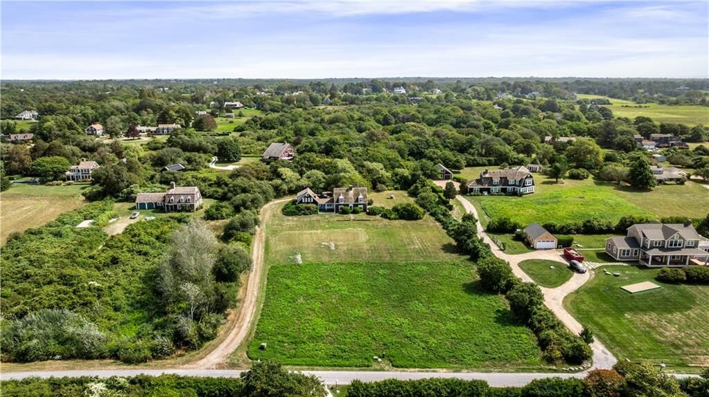 Property Photo:  8 S Taylors Lane South Lane  RI 02837 