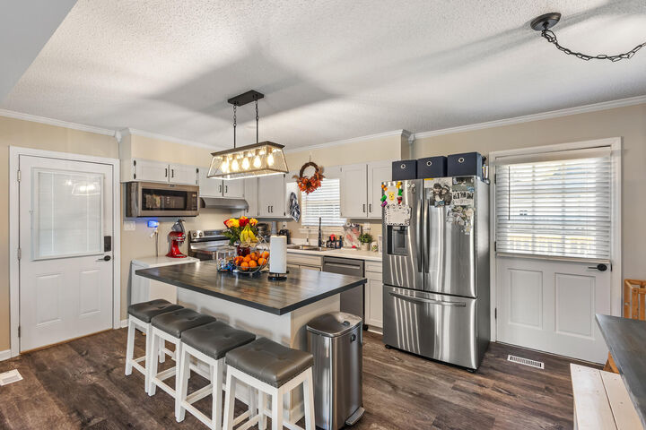 Property Photo: 5055 Lake Circle Drive NE TN 37312
