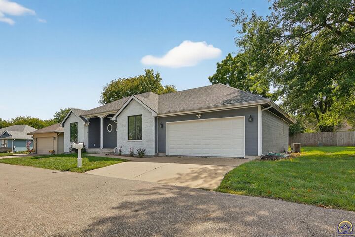Property Photo:  3724 SW Brook Lawn Cir  KS 66610 
