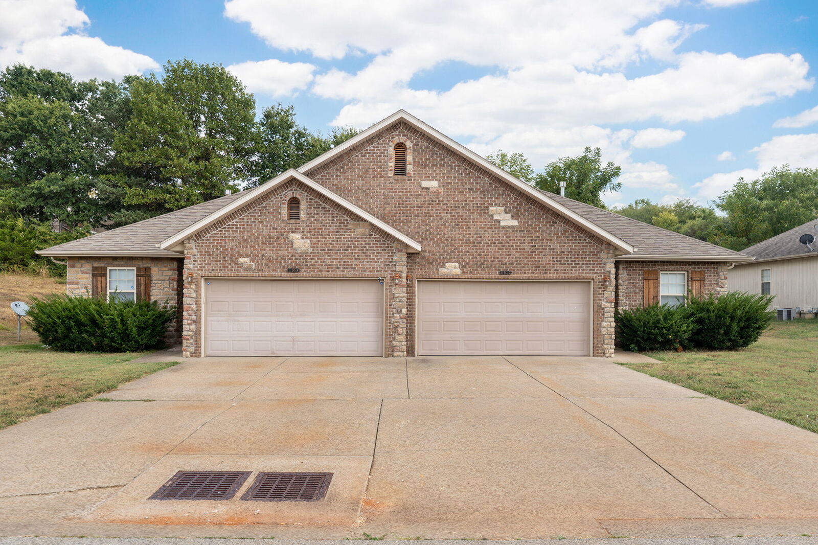 Property Photo:  1428-1430 S Treetop Court  MO 65721 