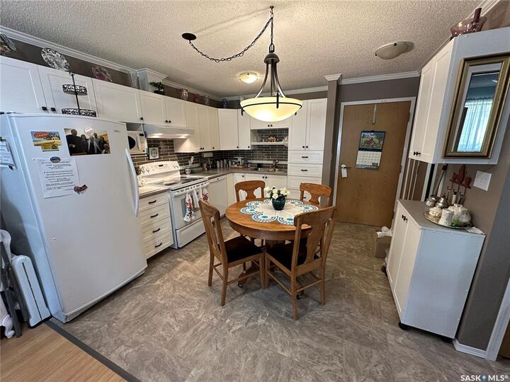 Property Photo:  5004 5th Street 12  SK S0K 3R0