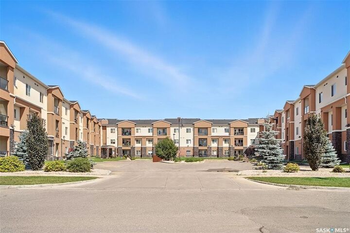 Property Photo:  142 Pawlychenko Lane 231  SK S7V 0N7 