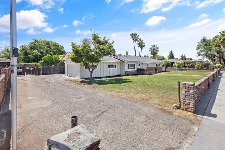 Property Photo: 5075 N College Avenue CA 93704