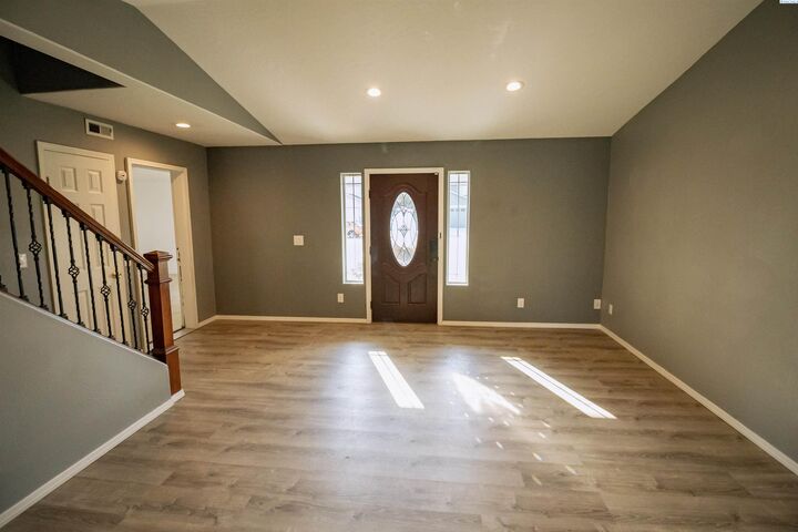 Property Photo:  1211 N Beech Ave  WA 99301 