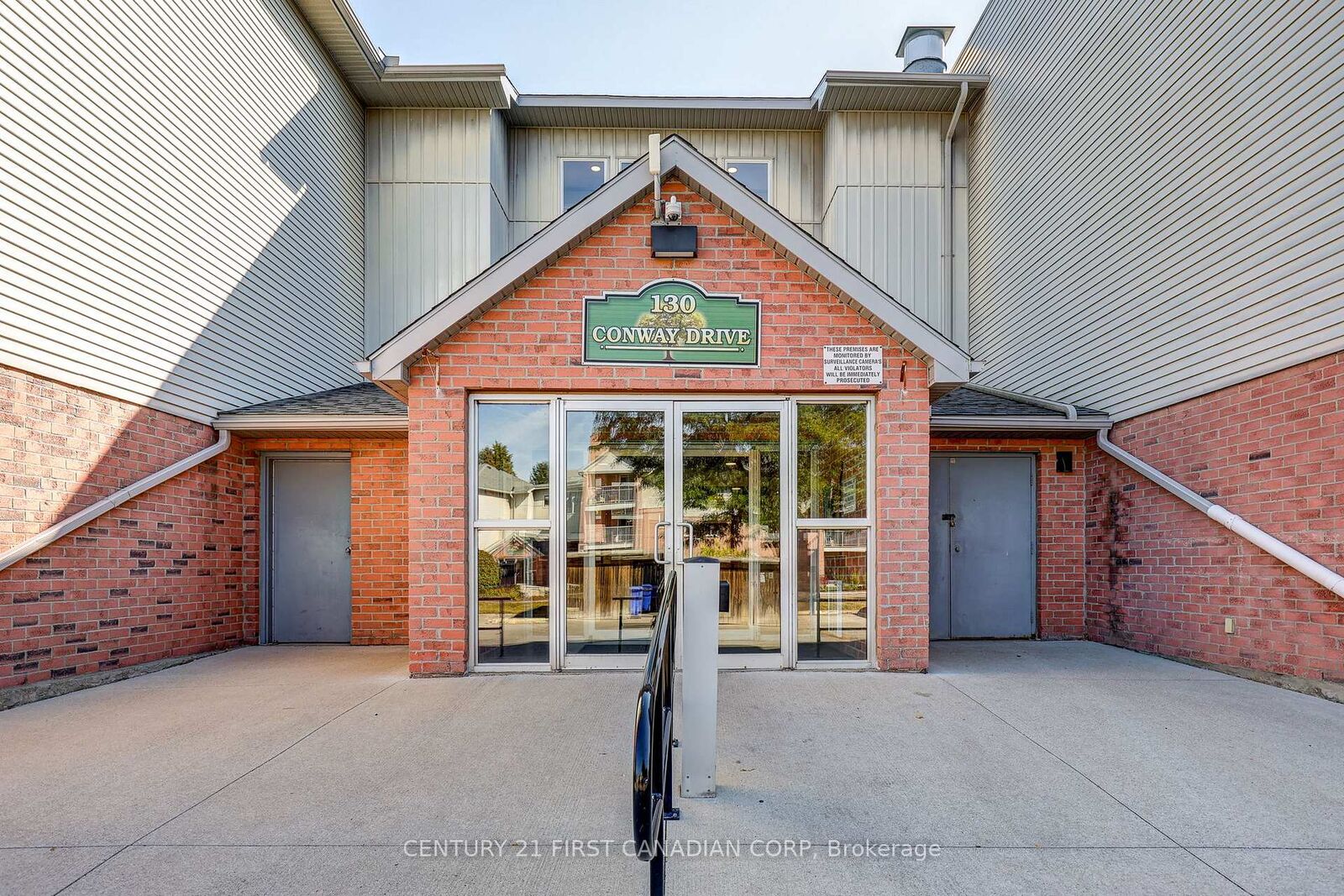 Property Photo:  130 Conway Drive 123  ON N6E 3M9 