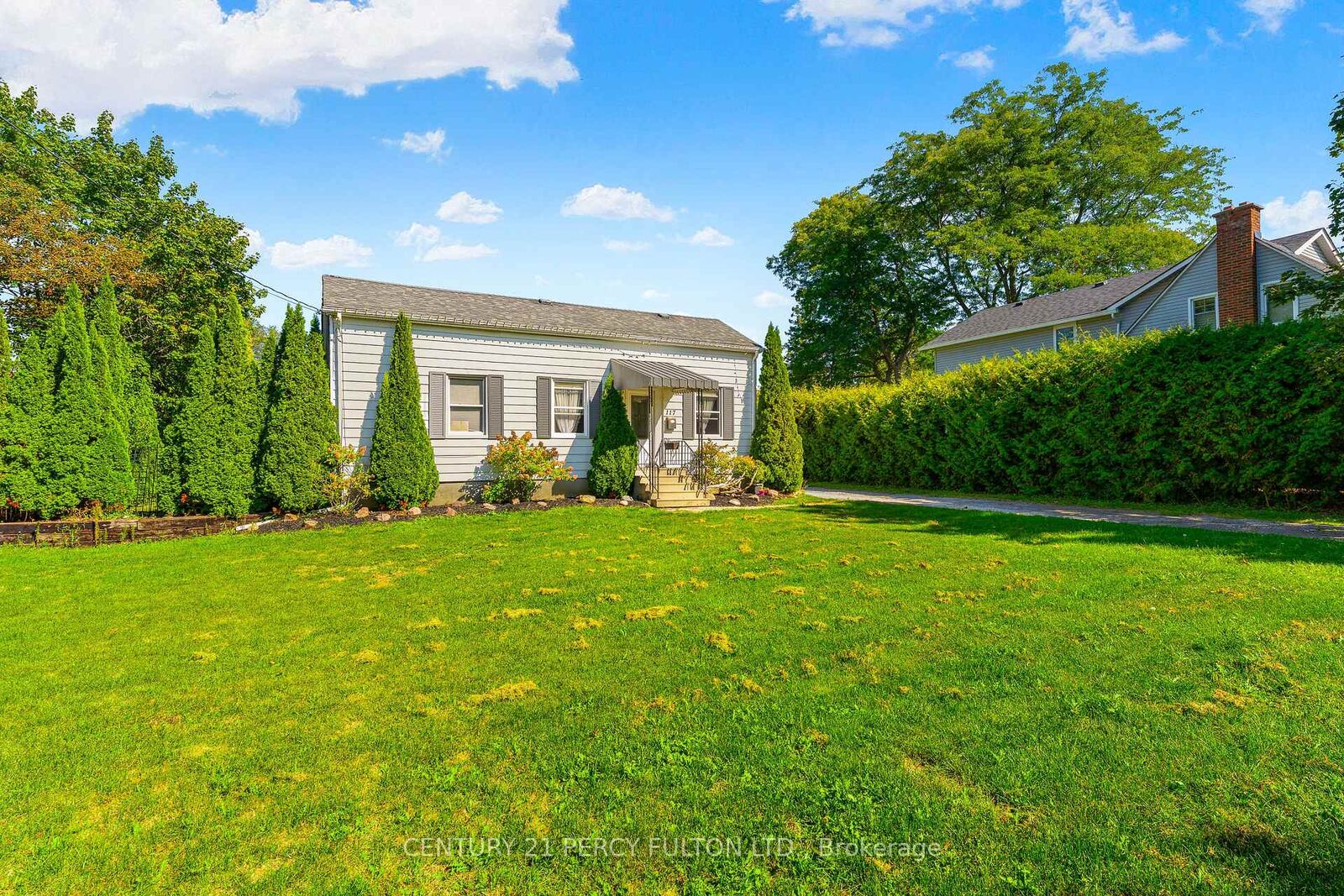 Property Photo:  117 Scugog Street  ON L1C 3J3 