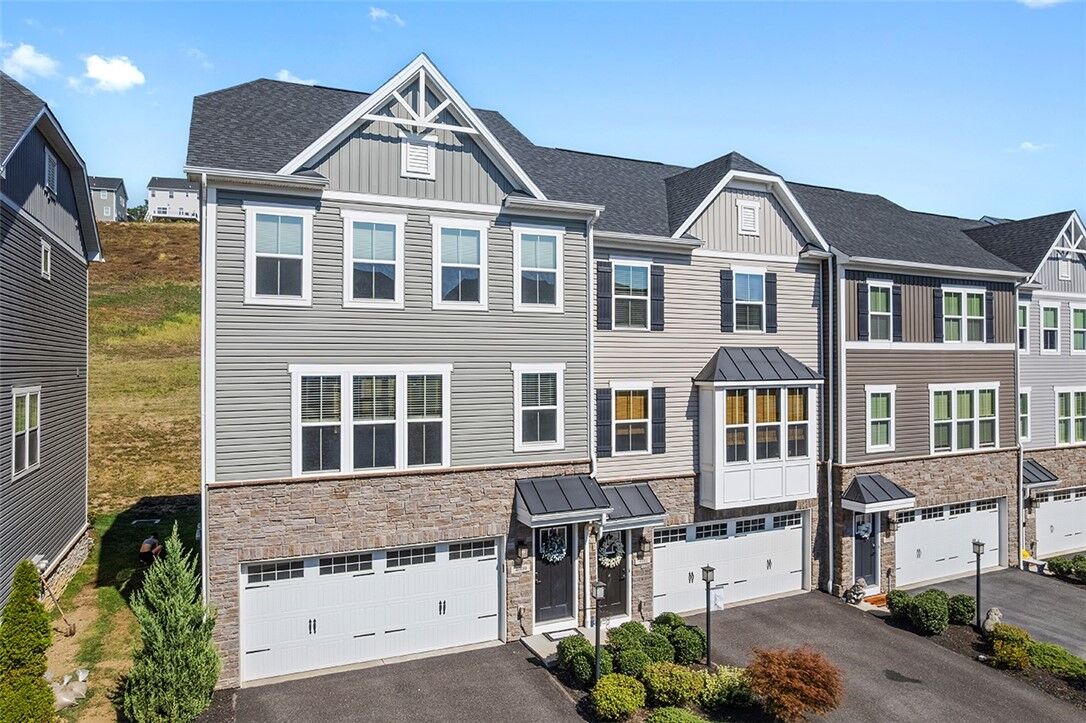 Property Photo:  4009 Crown Dr  PA 15129 