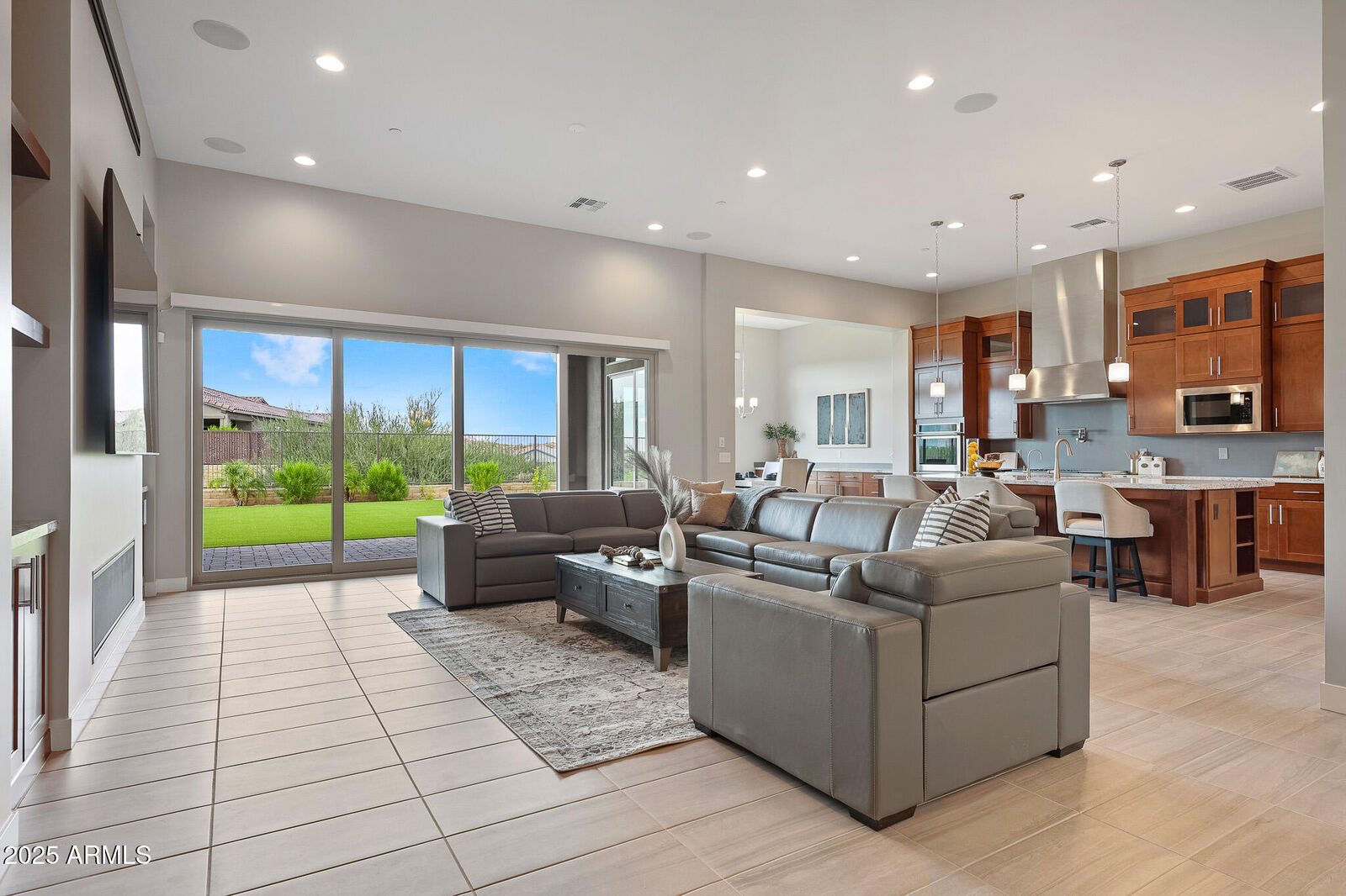 Property Photo: 13298 E Parkview Lane AZ 85255