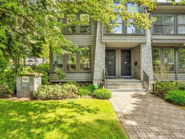 Photo de la propriété:  1664 St.georges Avenue  BC V7L 3J7 