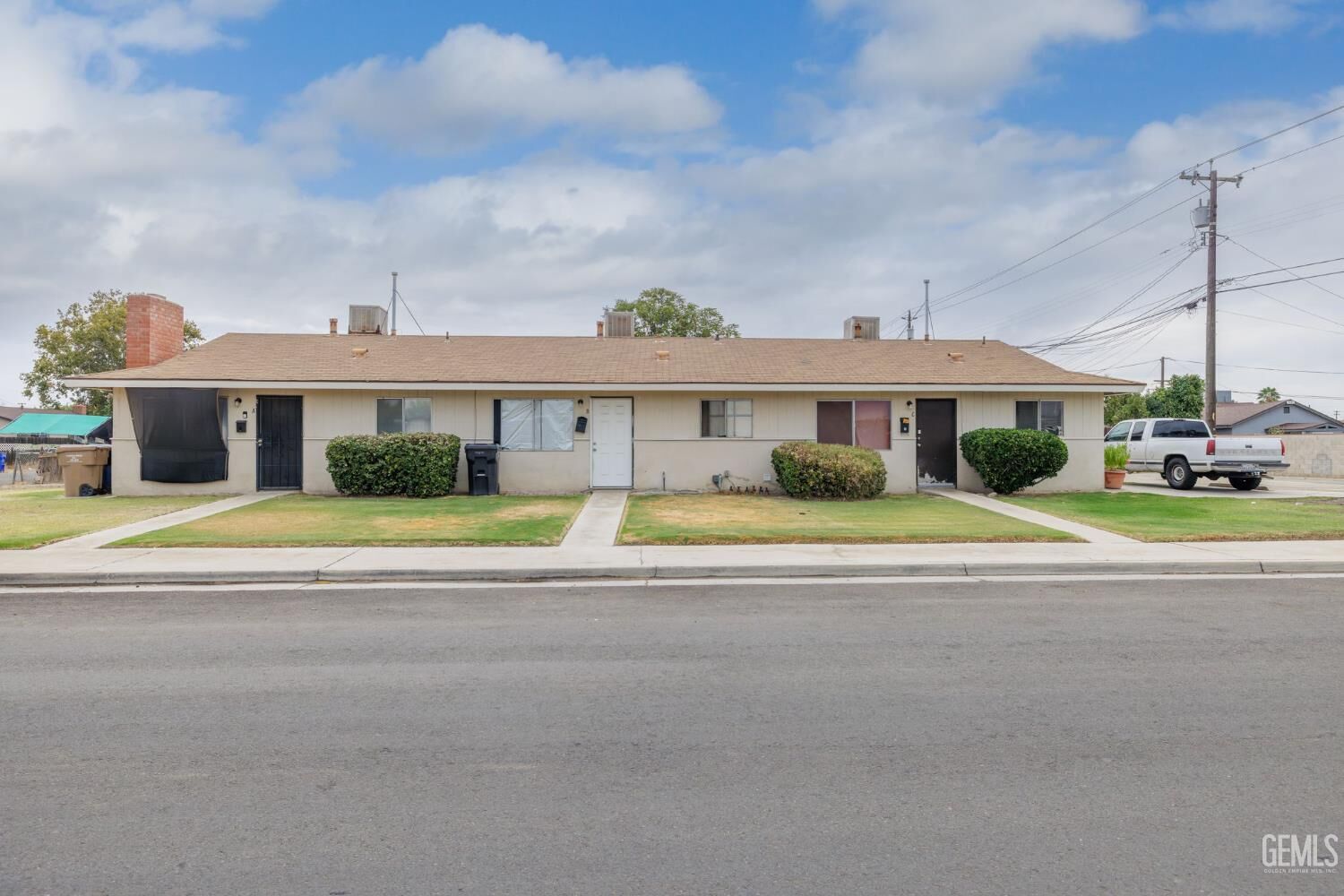 Property Photo:  723 Lincoln Avenue  CA 93308 