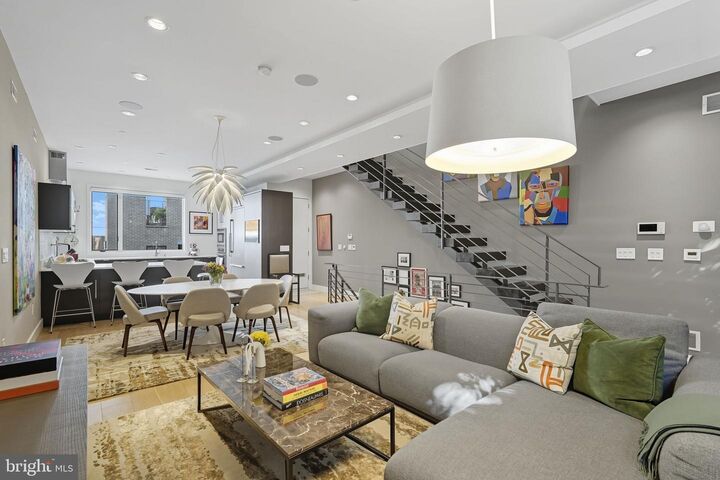 Property Photo:  204 W Laurel Street 6 5  PA 19123 