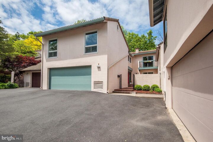 Property Photo: 11650 Mediterranean Court VA 20190