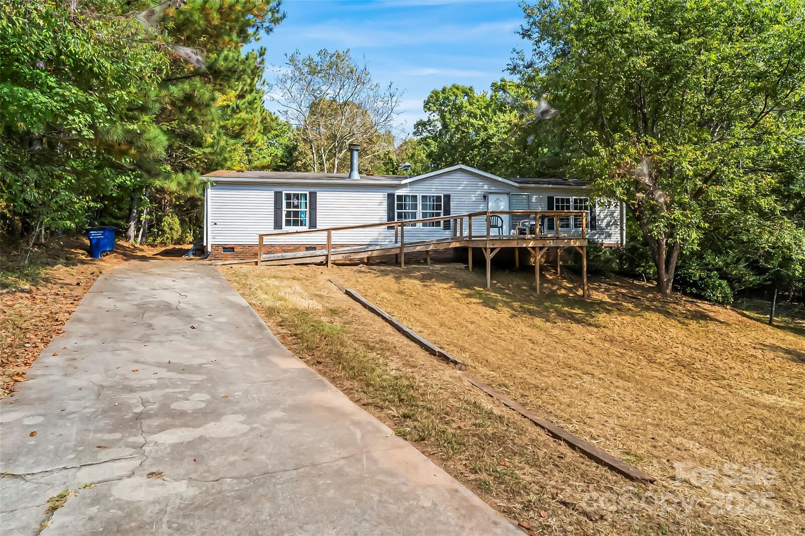 Property Photo:  5180 Branchside Drive  NC 28630 