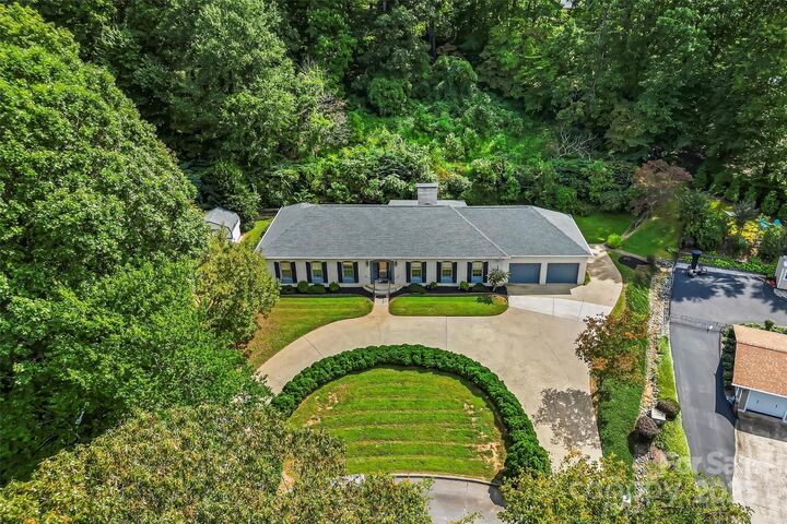 Property Photo:  200 Woodland Drive  NC 28752 