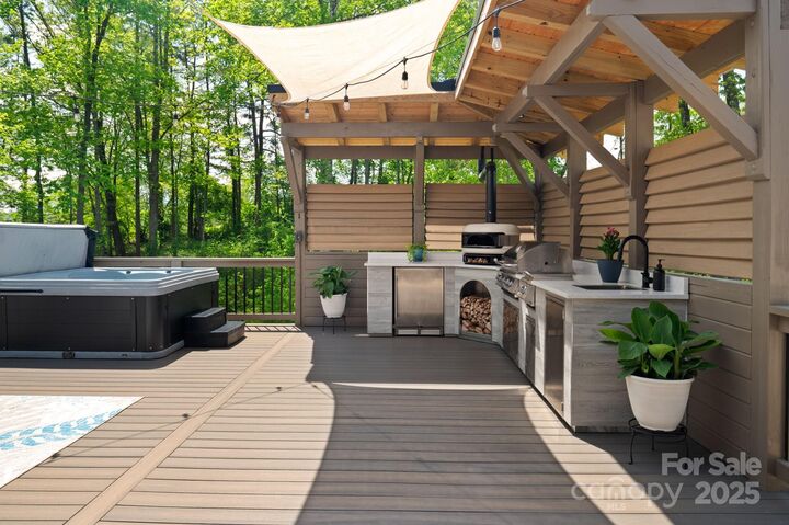 Property Photo:  7 Grizzly Drive  NC 28748 