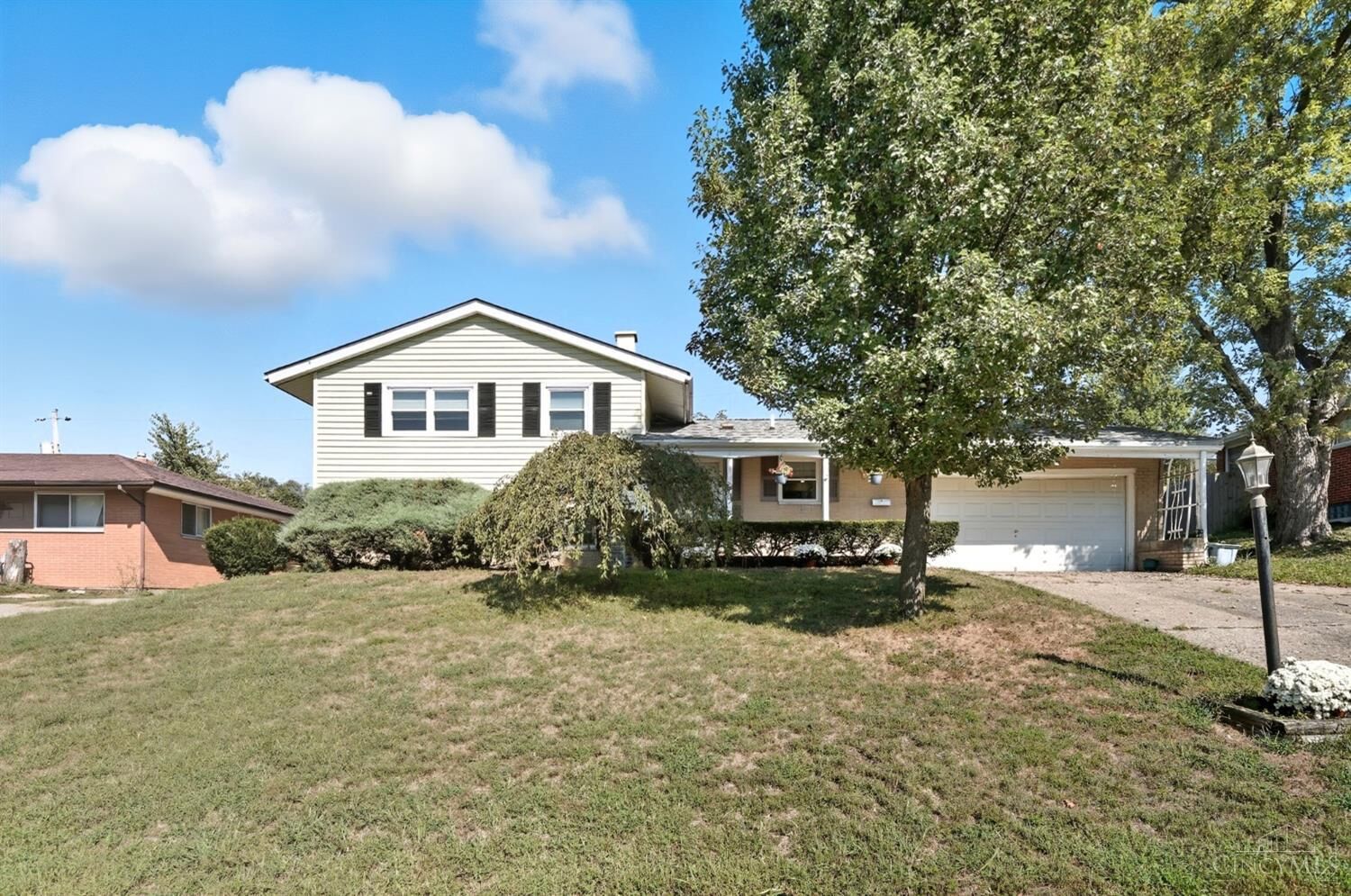 Property Photo: 1136 Briarwood Drive OH 45013