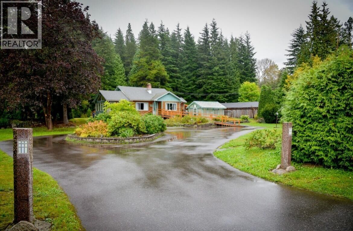 Property Photo:  4822 Halliwell Avenue  BC V8G 2J4 