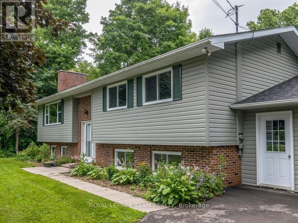 Property Photo:  6677 Roger Stevens Drive North  ON K7A 4S6