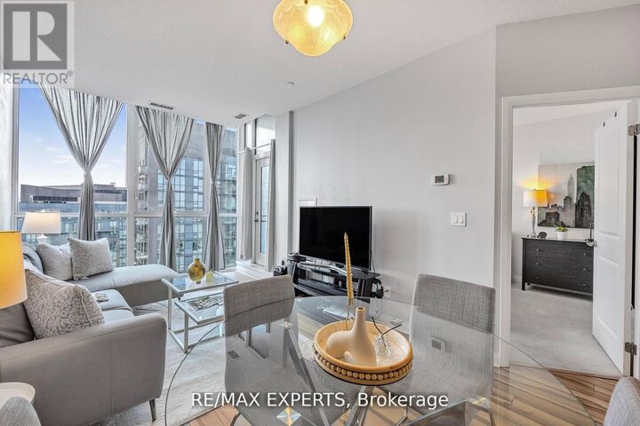 Property Photo:  75 Eglinton Avenue West 2408  ON L5R 0E5 