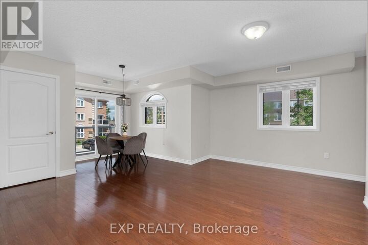 Property Photo: 135 Sydenham Wells 3 ON L4M 0H3