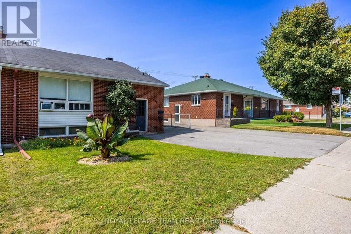 Property Photo:  726 Cummings Avenue  ON K1K 2L1 