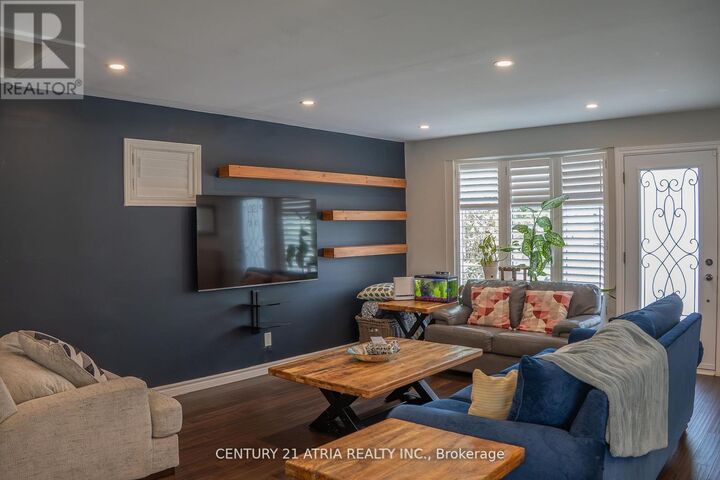 Property Photo:  76 Livingston Road  ON M1E 1L4 