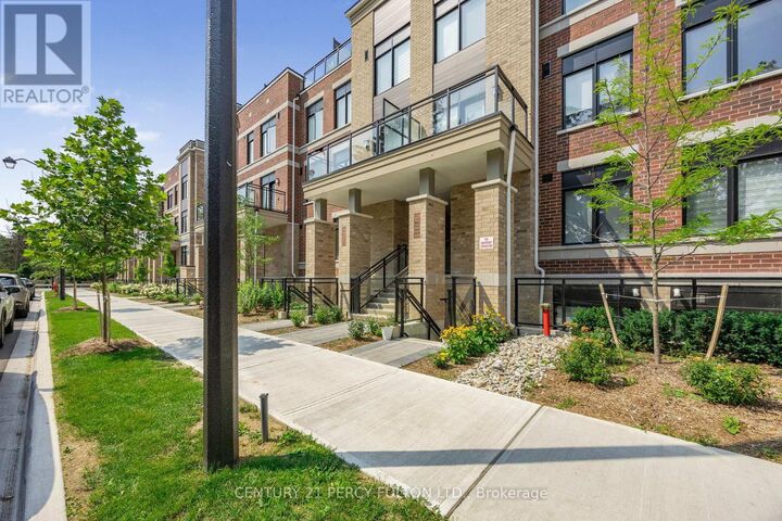 Property Photo: 58 Elizabeth Street South 2206 ON L4C 5W2