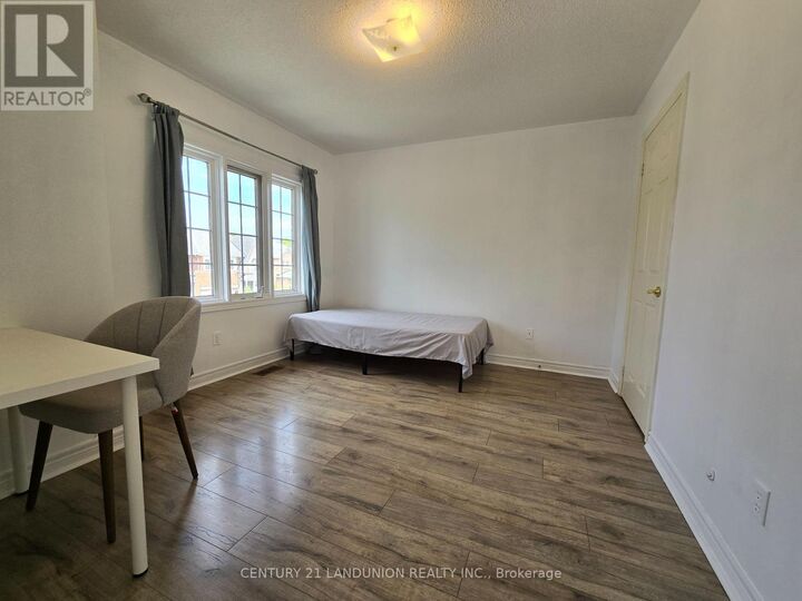 Photo de la propriété:  15 Annina Crescent 3 Rms  ON L3R 4S4 