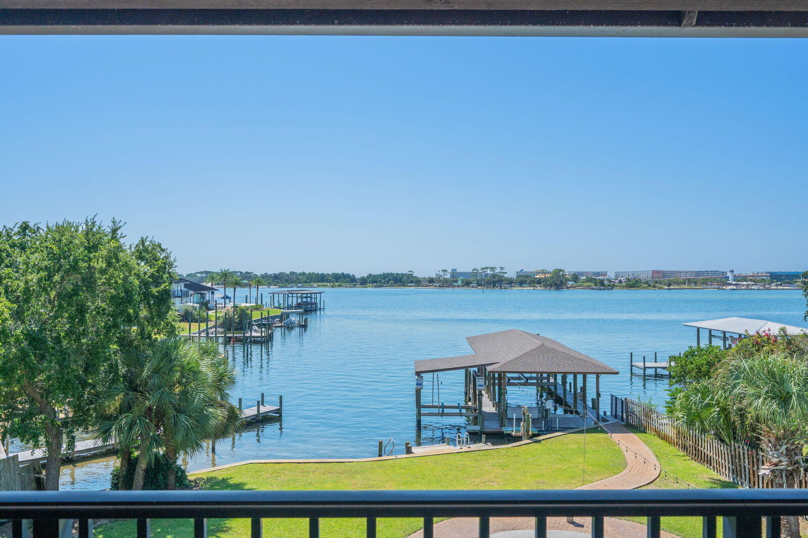 Property Photo: 326 SE Brooks Street FL 32548