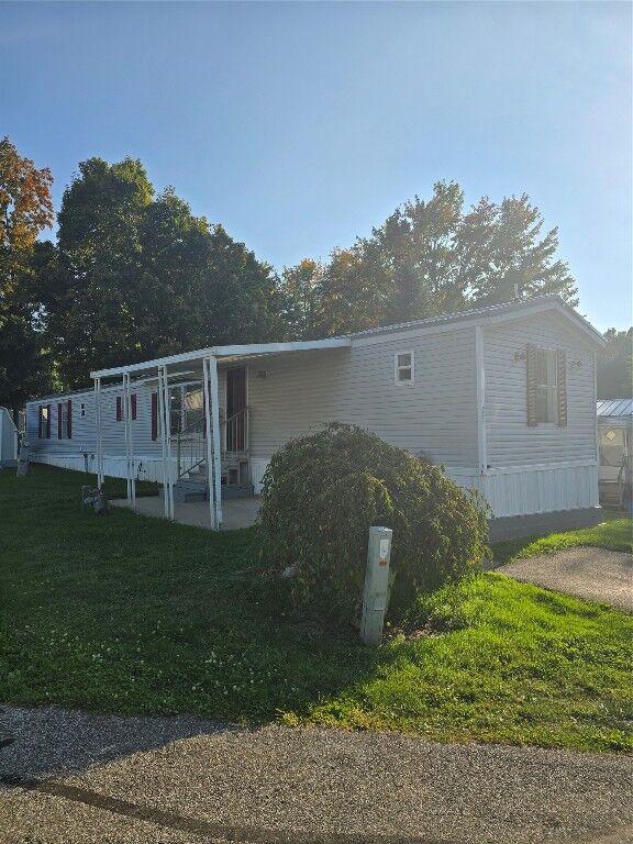 Property Photo: 522 Memory Lane PA 16417