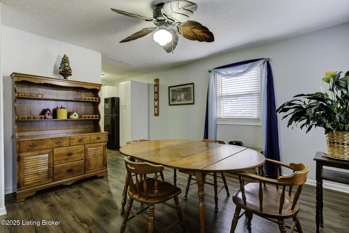 Property Photo:  9409 Coolridge Dr  KY 40229