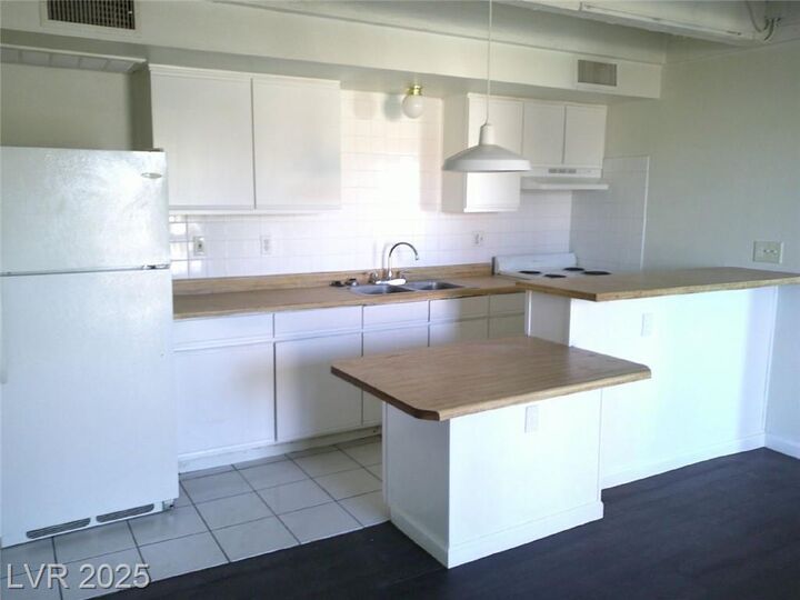 Property Photo: 711 East Twain Avenue B02 NV 89169