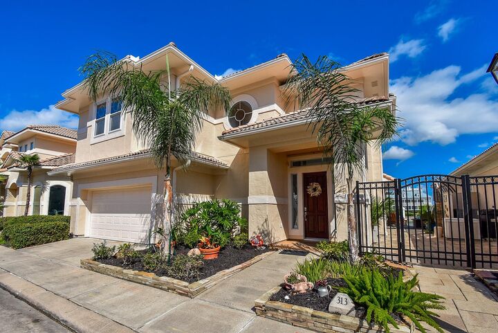 Property Photo:  313 Harborside Circle  TX 77565 