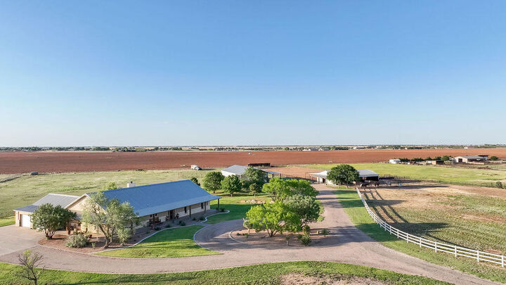 7714 County Rd 7650  Wolfforth TX 79382 photo
