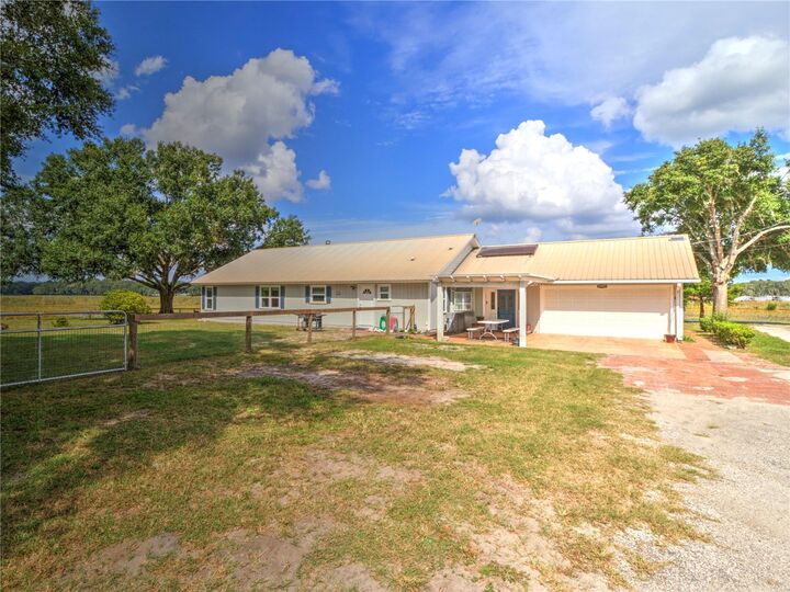 Property Photo: 24921 NE 136th Lane FL 32134
