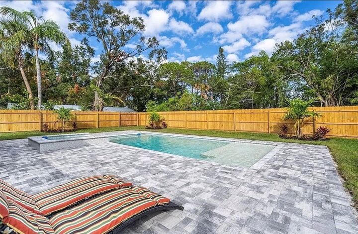 Property Photo: 2123 Phillippi Street FL 34231