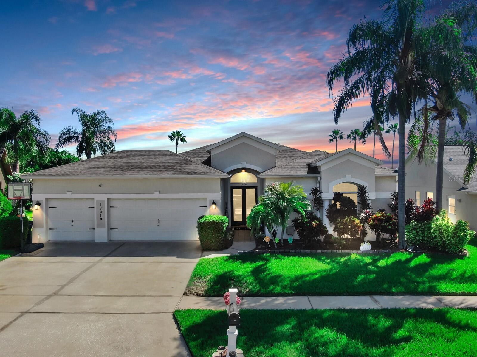 Property Photo:  13010 Gleneagles Place  FL 33579 