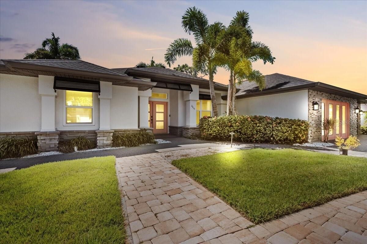 Property Photo: 2415 W Price Boulevard FL 34286