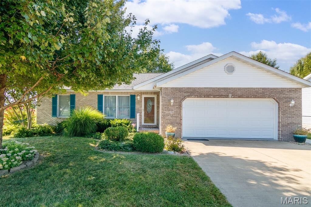 Property Photo:  170 Falcon Drive  IL 62249 