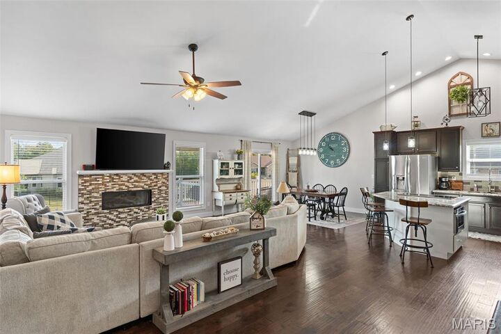 Property Photo:  419 Gnarlyvine Court  MO 63090 