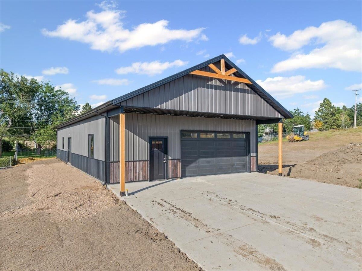 Property Photo:  841 Heritage Street  SD 57717 