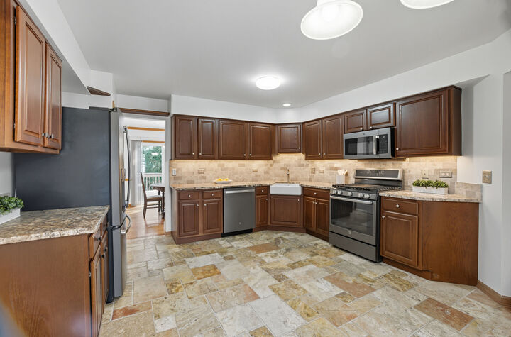 Property Photo: 511 Rosebud Drive S IL 60148